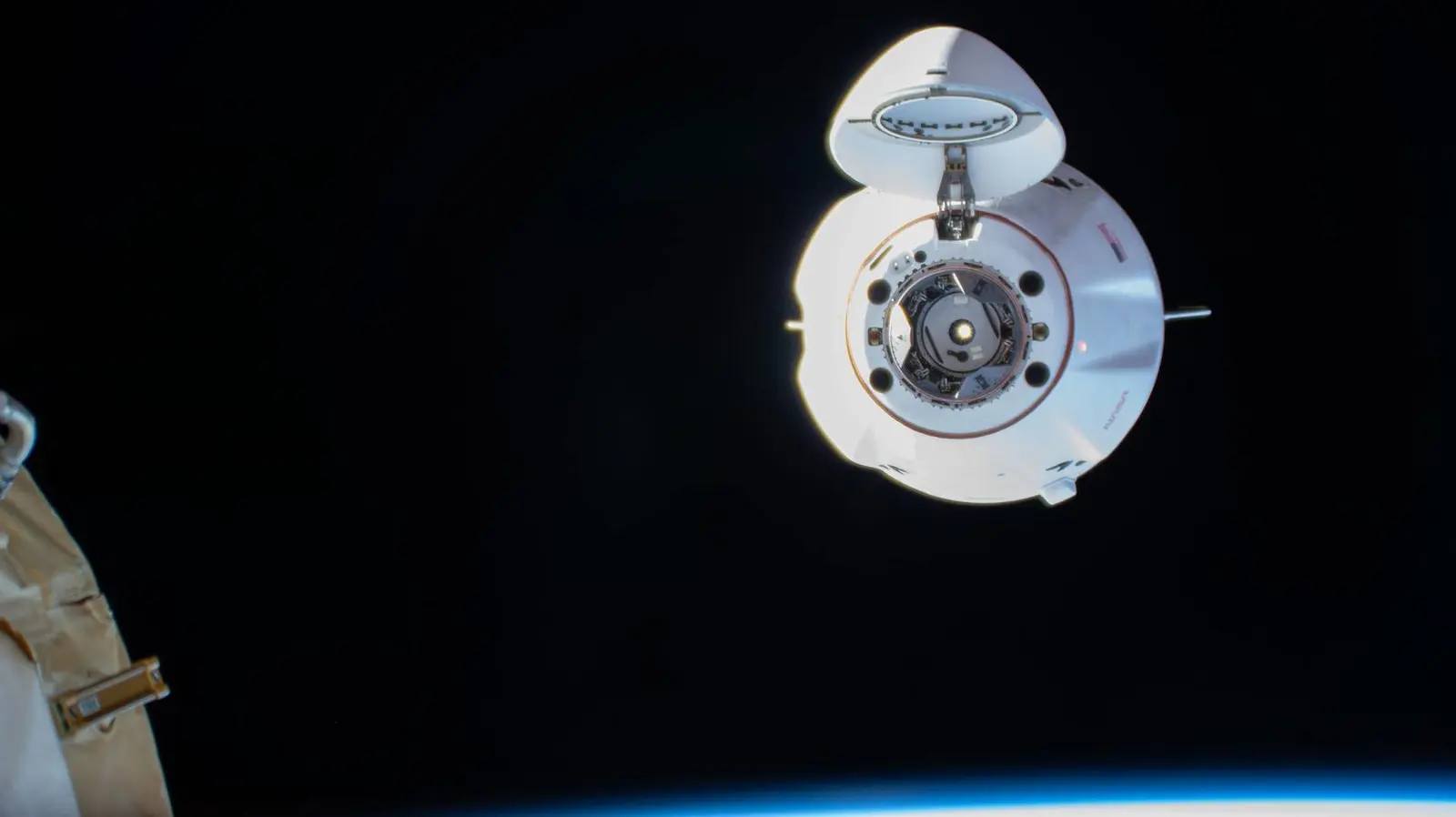 CRS-24 Dragon Docking