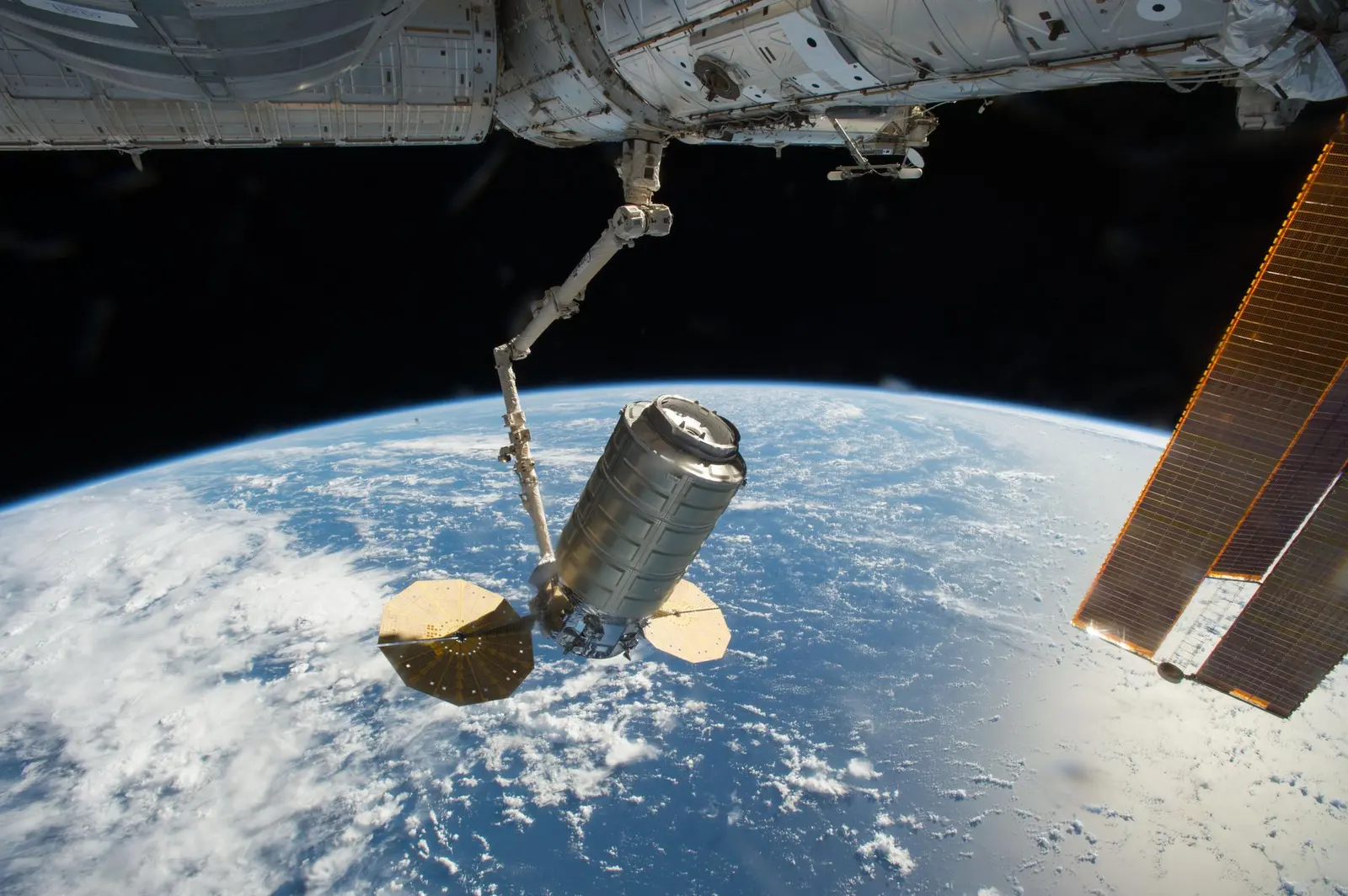 NG-11 Cygnus Berthing