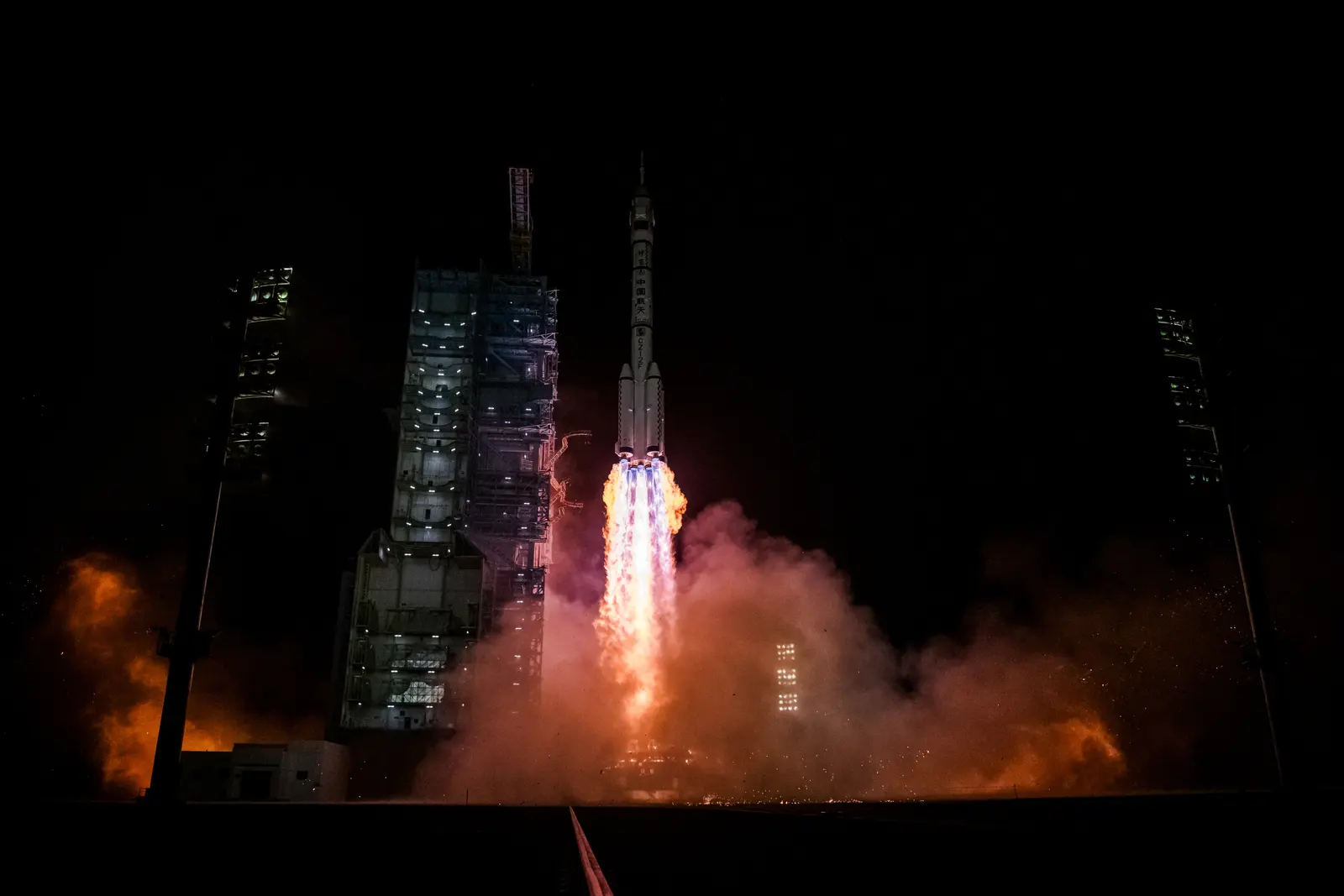 Long March 2F/G | Shenzhou 18