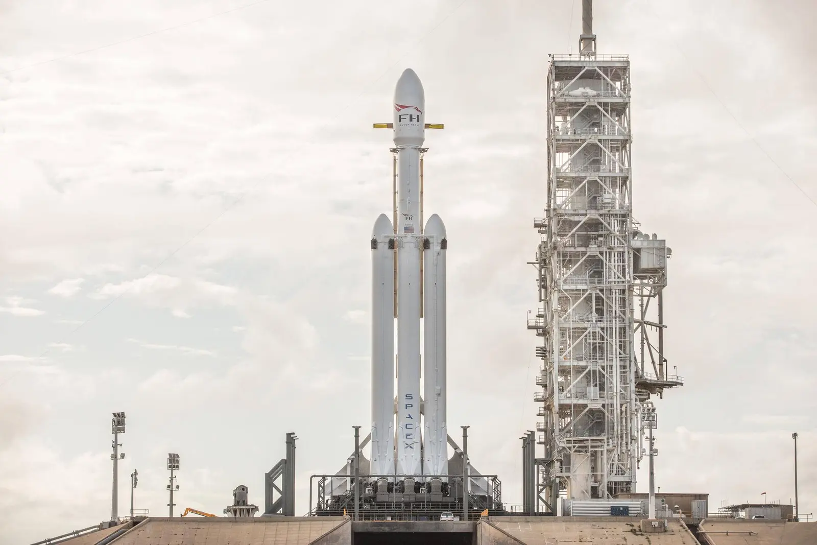 Falcon Heavy | Demo (Test Flight)