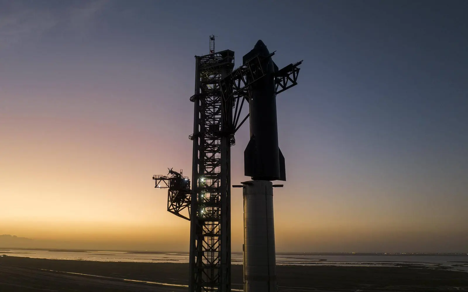 Starship 25 Stacking on Booster 9